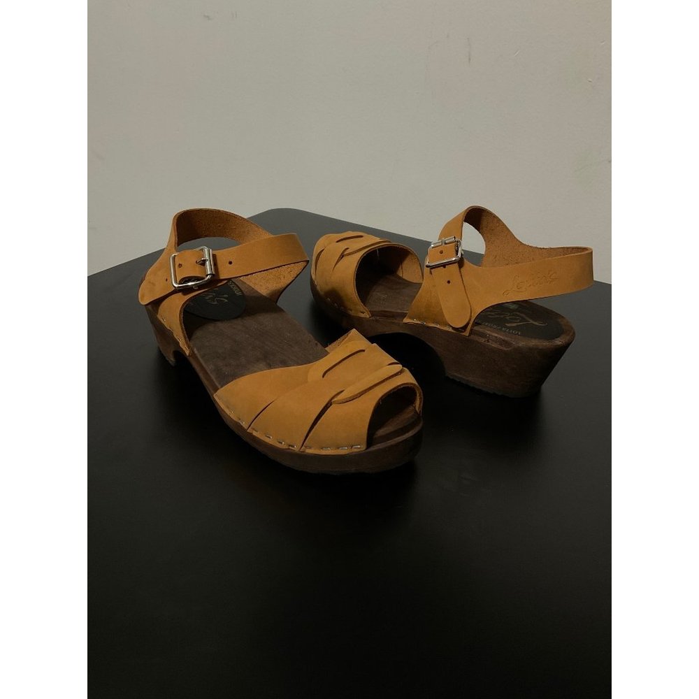 LOTTA FROM STOCKHOLM Tan Leather Peep Toe Low Wooden Heel clog Sandal sz 36 (US)